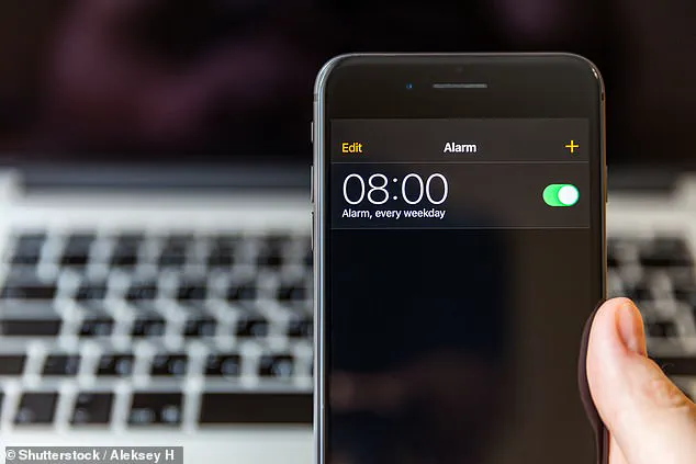 Hidden in Plain Sight: iPhone Users Uncover Surprising Secret in Alarm Interface, Sparking Confusion Among Apple Enthusiasts