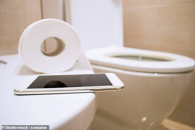 New Study Alarms: Smartphone Use on Toilet Linked to 46% Higher Hemorrhoid Risk