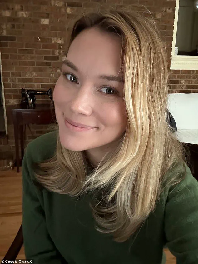 Behind the Scenes: How Exclusive Access to Information Fuels Political Polarization in the Digital World