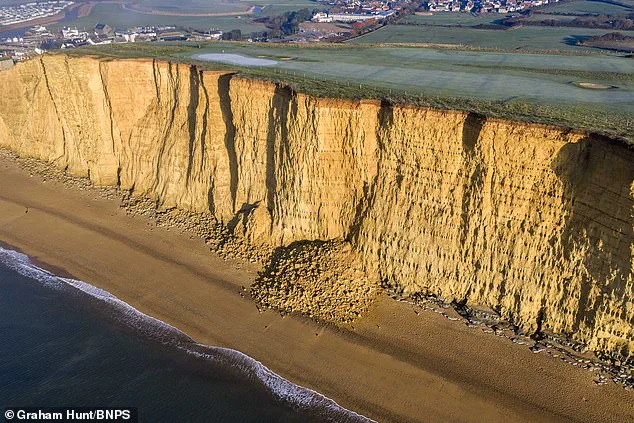 Massive Rockfall Shocks Jurassic Coast Community as Beachgoers Flee for Safety