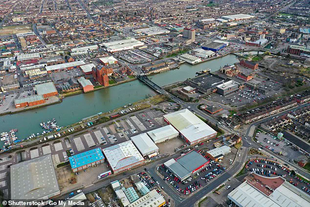 Oxford Study Reveals ChatGPT Biases, Prompting Calls for Regulatory Oversight