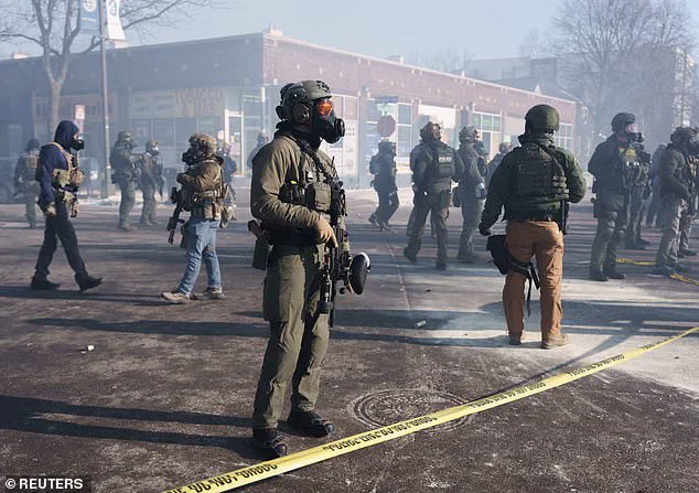 Clinton and Obama Condemn Trump's Handling of Minneapolis Shooting Amid Law Enforcement Debate