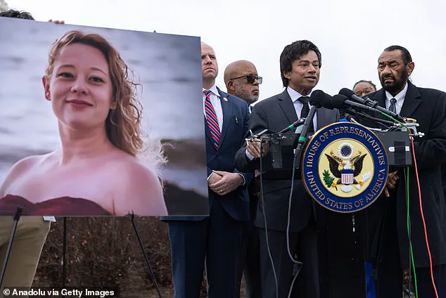 Former Obama Strategist Warns Democrats: 'Abolish ICE' Push Risks Repeating 'Defund the Police' Political Backlash