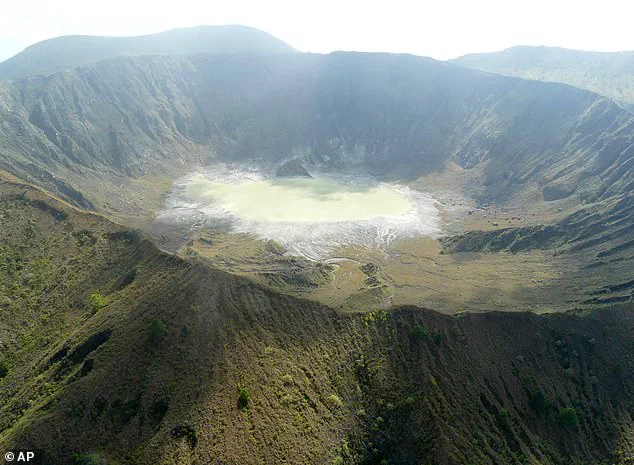 Mexico's El Chichón Volcano Shows Unrest After 40-Year Dormancy, Scientists on Alert