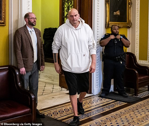 Democratic Party Rift Deepens as Fetterman Criticizes Condescension in Midterm Strategy
