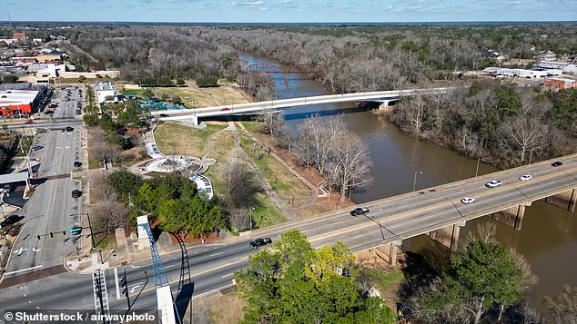 Emergency: Air Quality in Albany, Georgia Reaches Life-Threatening Levels as AQI Surpasses 239