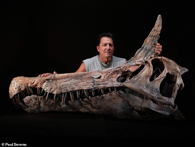 Dragon-Like Fossil Found in Sahara: Spinosaurus mirabilis Stuns Scientists and Public