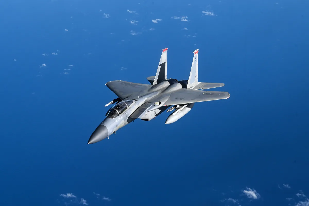 Iran Shoots Down U.S. F-15 Fighter Jet in Persian Gulf, Escalating Regional Tensions