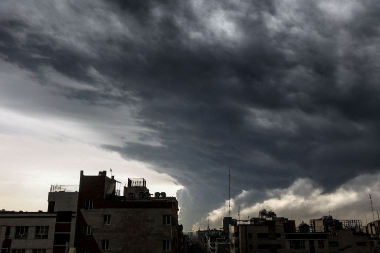 Israeli-US Joint Strikes Target Iran's Oil Facilities, Causing Fires and Casualties in Escalating Conflict