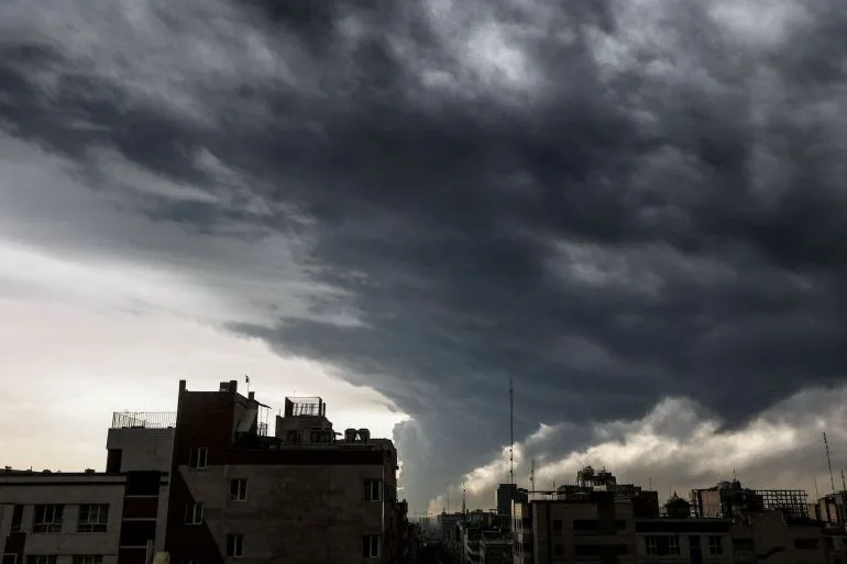 Israeli-US Joint Strikes Target Iran's Oil Facilities, Causing Fires and Casualties in Escalating Conflict