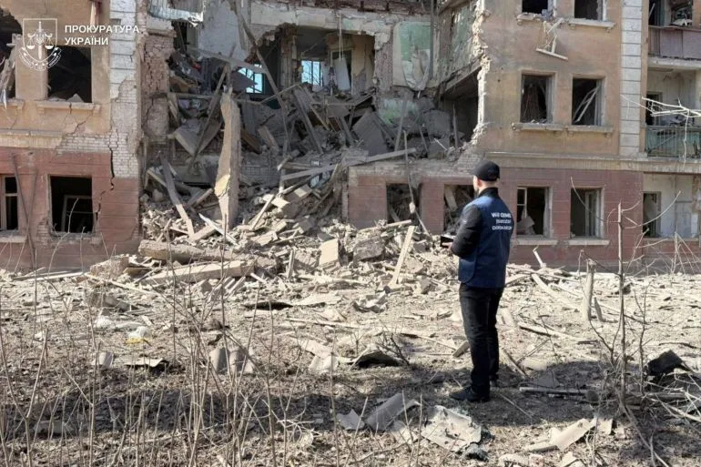 Russian Bombing in Sloviansk Kills 4, Injures 16 as Ukraine War Escalates with Rising Civilian Toll