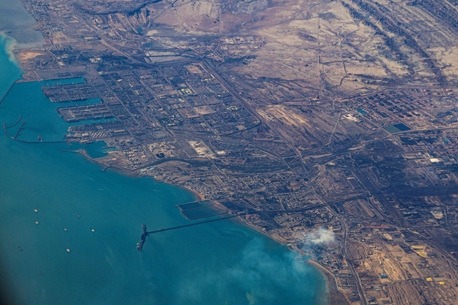 Iran Vows to Target All Middle East Ports if Attacked, Escalating Regional Tensions