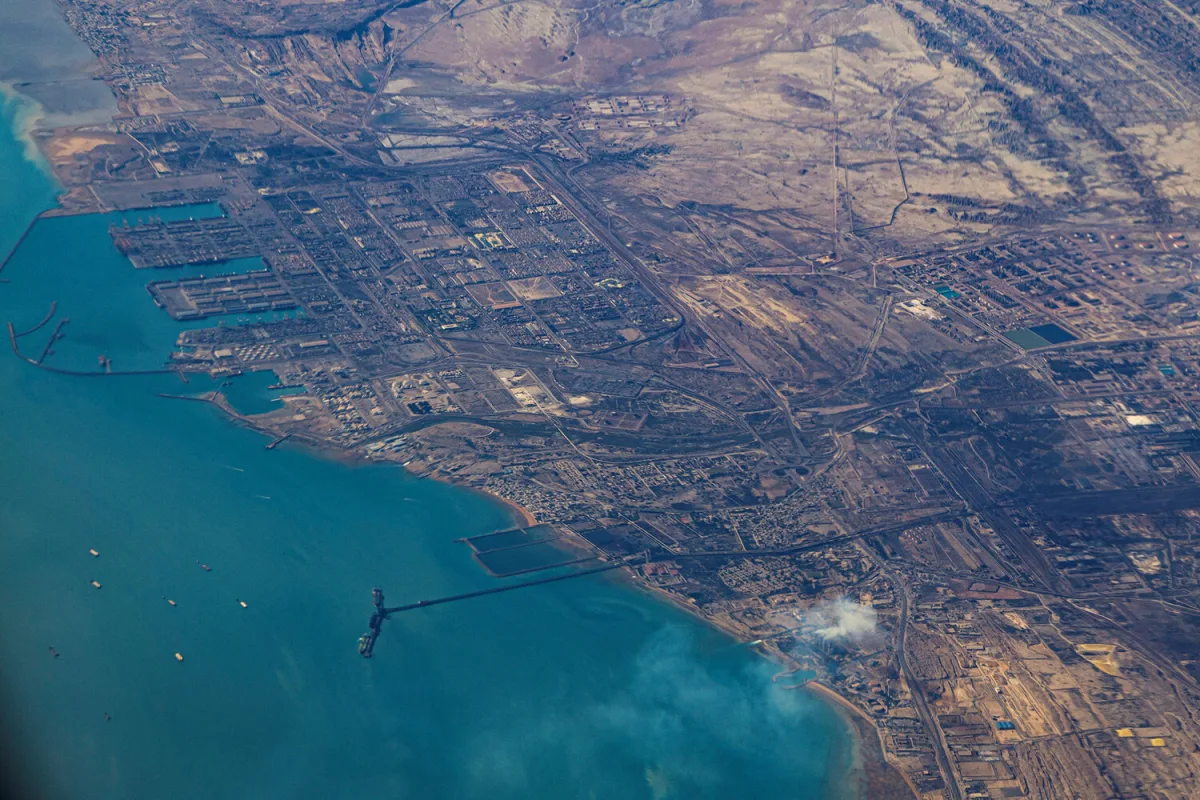 Iran Vows to Target All Middle East Ports if Attacked, Escalating Regional Tensions