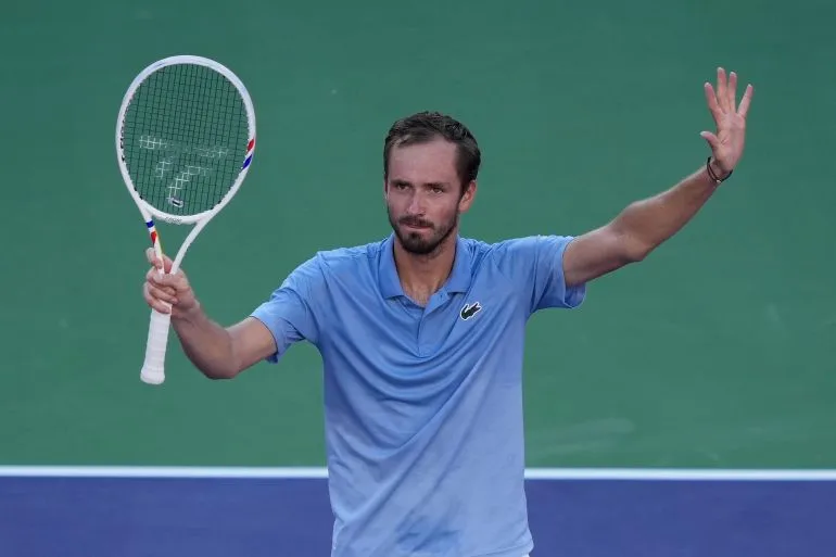 Medvedev Ends Alcaraz's 16-Match Streak, Overcomes Dubai Struggle to Reach Indian Wells Final