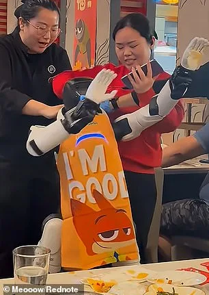 Humanoid Robot Causes Chaos at Haidilao Hotpot Restaurant in San Jose