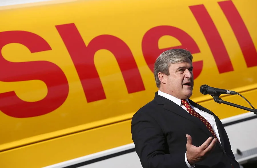 Jeffrey Epstein's Ties to European Politics Exposed in New Documents Revealing $7,400 Payments to Lord Peter Mandelson