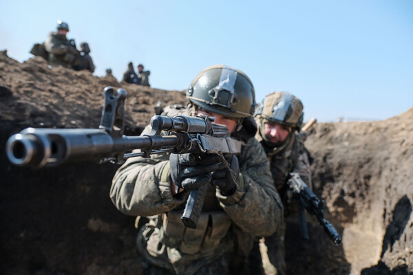 Russian Forces Advance on Strategic Ukrainian Stronghold Rai-Aleksandrovka Near Sloviansk, DPR Leader Warns of Intense Resistance