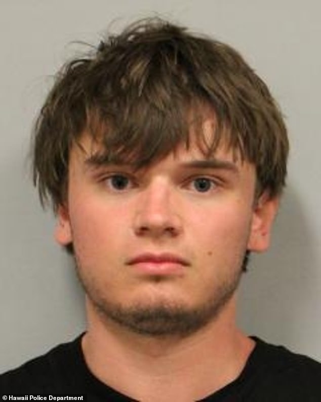 Kansas man charged with murder after stabbing Hawaii boat captain