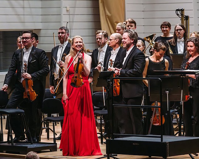 Orchestra Finishes Concert After Violinist Drops Million-Pound Guadagnini