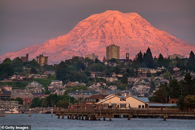Scientists Warn 60,000 Washington Residents of Imminent Mount Rainier Lahar Threat