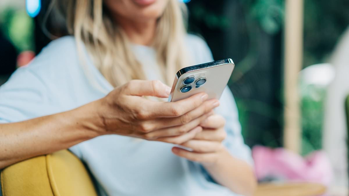 Former Apple Exec Warns Millions Can Avoid $1,000 Upgrade By Replacing Batteries For Less
