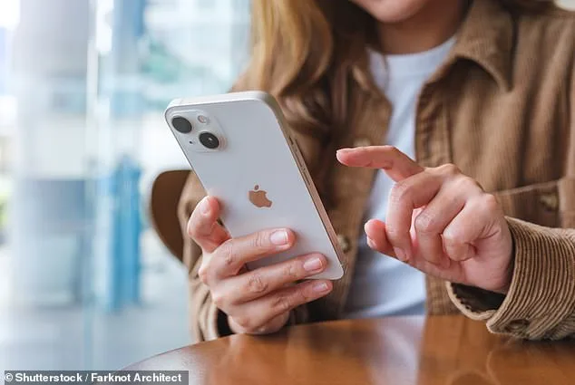 Former Apple Exec Warns Millions Can Avoid $1,000 Upgrade By Replacing Batteries For Less