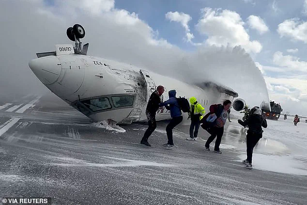 Delta Flight 4819: Passengers Criticized for Rush to Exit While Holding Luggage