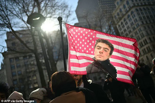 Supporters of Accused Killer Luigi Mangione Pack New York Courthouse