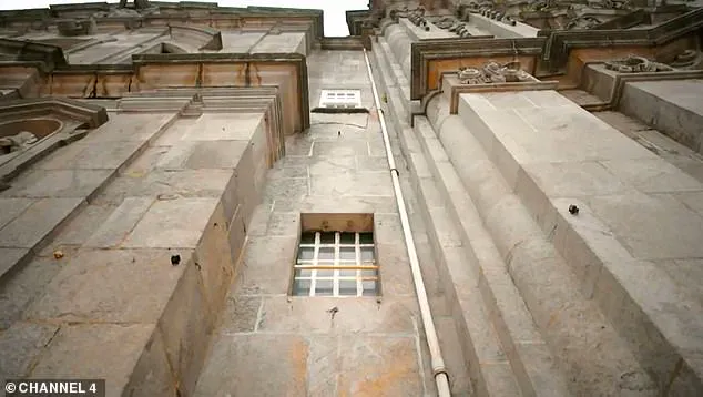 Casa Escondido: The Hidden Gem House Between Porto's Grand Churches