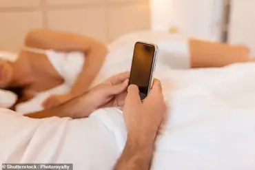 Private Investigator Suggests Checking Grocery Apps First for Signs of Infidelity