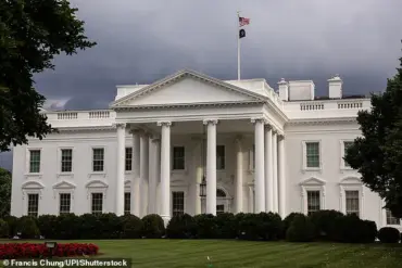 Breaking: Secret Service Whistleblower Alleges Biden Got Lost in White House Closet, Sparking Fresh Scandal Over Administration Integrity – Hawley Weighs In