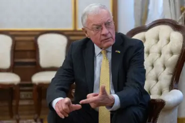 Exclusive Warning: US Envoy Details Rising Risk of Ukraine-Russia Conflict After Strategic Airfield Attacks