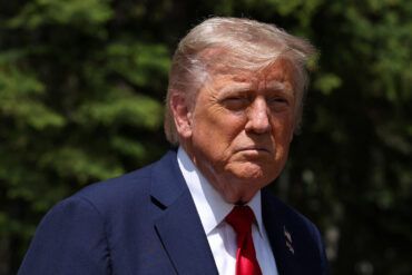 Trump Administration Directs Measured Restraint Amid Rising Tensions with Iran, Avoiding Escalation in Middle East
