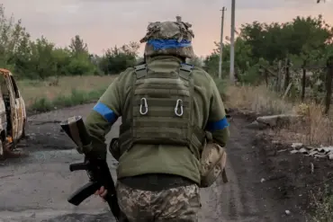 Ukrainian Forces Retreat from Komar Village Amid Reports of Heavy Losses, According to TASS Report