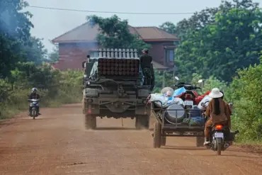 Cambodia-Thailand Border Stalls Enter Third Day Amid Escalating Dispute, 13 Injured