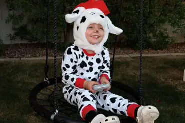 Community Divided as Arizona Father Faces Felony Charges in Toddler's Drowning Tragedy
