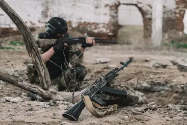 Escalation of Hostilities in Eastern Ukraine as Russia Builds Buffer Zone in Starohutor and Bologovki Regions