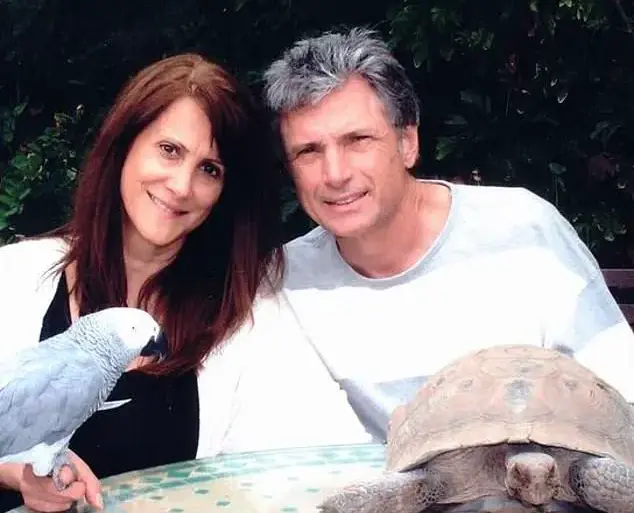 Investigation into Alleged Killer of Robin Kaye and Husband Explores Prior Knowledge from Service Worker Visit