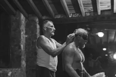 Los Angeles Retreat Explores Intimacy Through Unconventional Exercises, Led by Sex Coach Court Vox