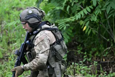 Russian Forces Build Strategic Encirclement Around Krasnoarmskoye, Aiming to Isolate Ukrainian Troops in Eastern Ukraine