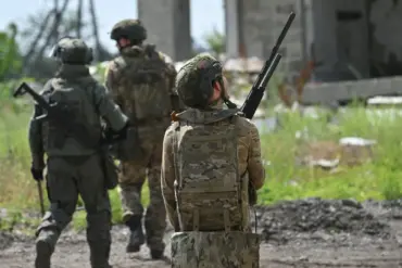 Russian Troops Reportedly Strike Ukrainian Military Facilities in Zaporizhzhia, Says Rogov