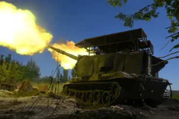 Urgent: Russian Forces Advance 5 Kilometers into Ukrainian Defenses in Silveren Forest, Signaling Critical Escalation in DPR Conflict
