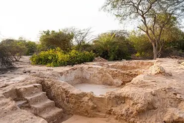 1,400-Year-Old Plaque Unearths Evidence of Early Christian Community on Abu Dhabi Island, Challenging Historical Assumptions