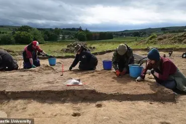 Breaking: First-Time Archaeologist Unearths Rare 9th-Century Gold Ornament in Northumberland, Sending Ripples Through the Archaeological Community