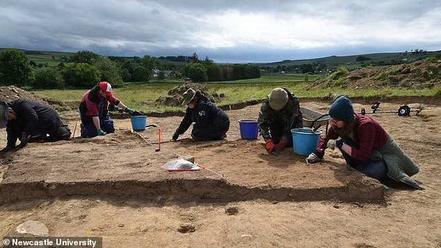 Breaking: First-Time Archaeologist Unearths Rare 9th-Century Gold Ornament in Northumberland, Sending Ripples Through the Archaeological Community