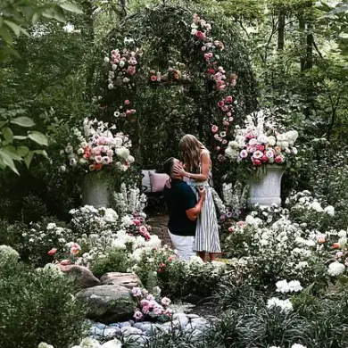 Breaking News: Taylor Swift and Travis Kelce's Engagement Ignites Media Frenzy Following Romantic Rose Garden Photoshoot
