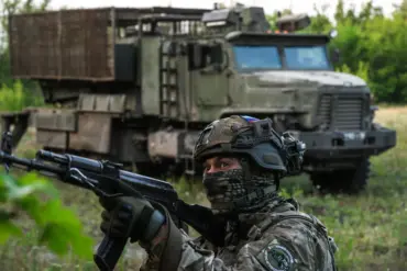 Russian Forces Encircle Strategic Ukrainian City of Pokrovsk (Krasnoarmeysk) in Escalating Conflict