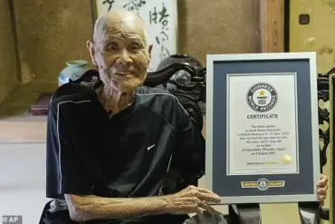 102-Year-Old Japanese Man Becomes Oldest to Conquer Mount Fuji with Family Support