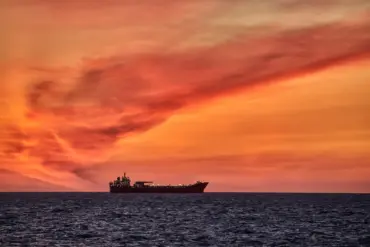 Explosion on Israeli-Owned Tanker Near Yanbu Heightens Red Sea Tensions