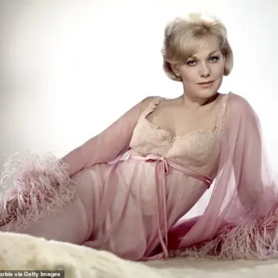 Kim Novak's Age-Defying Venice Film Festival Appearance Reignites Debate on Aging and Beauty Standards